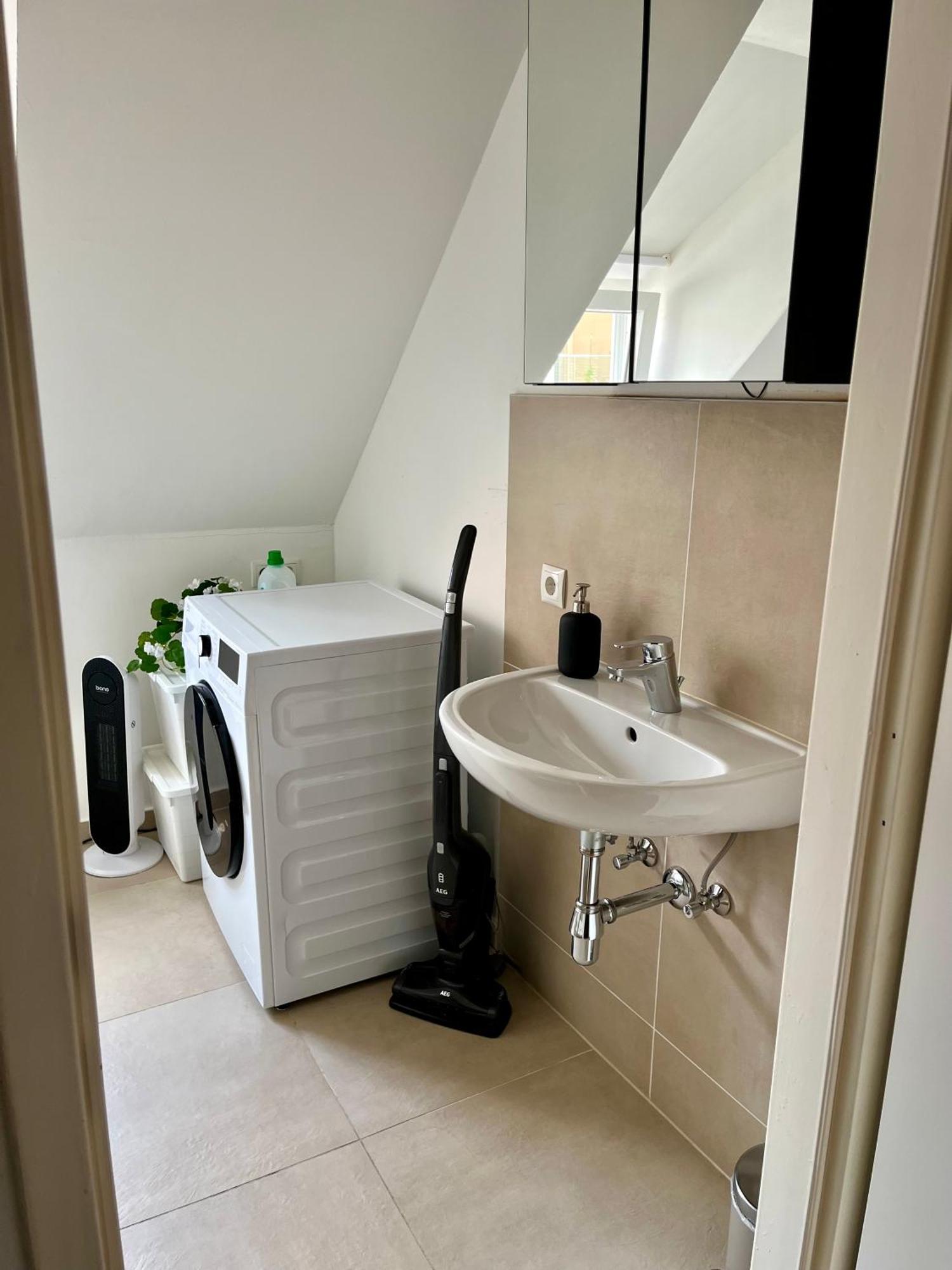 Flores City Center Studio - Easy Self-Check-In Graz Exterior photo