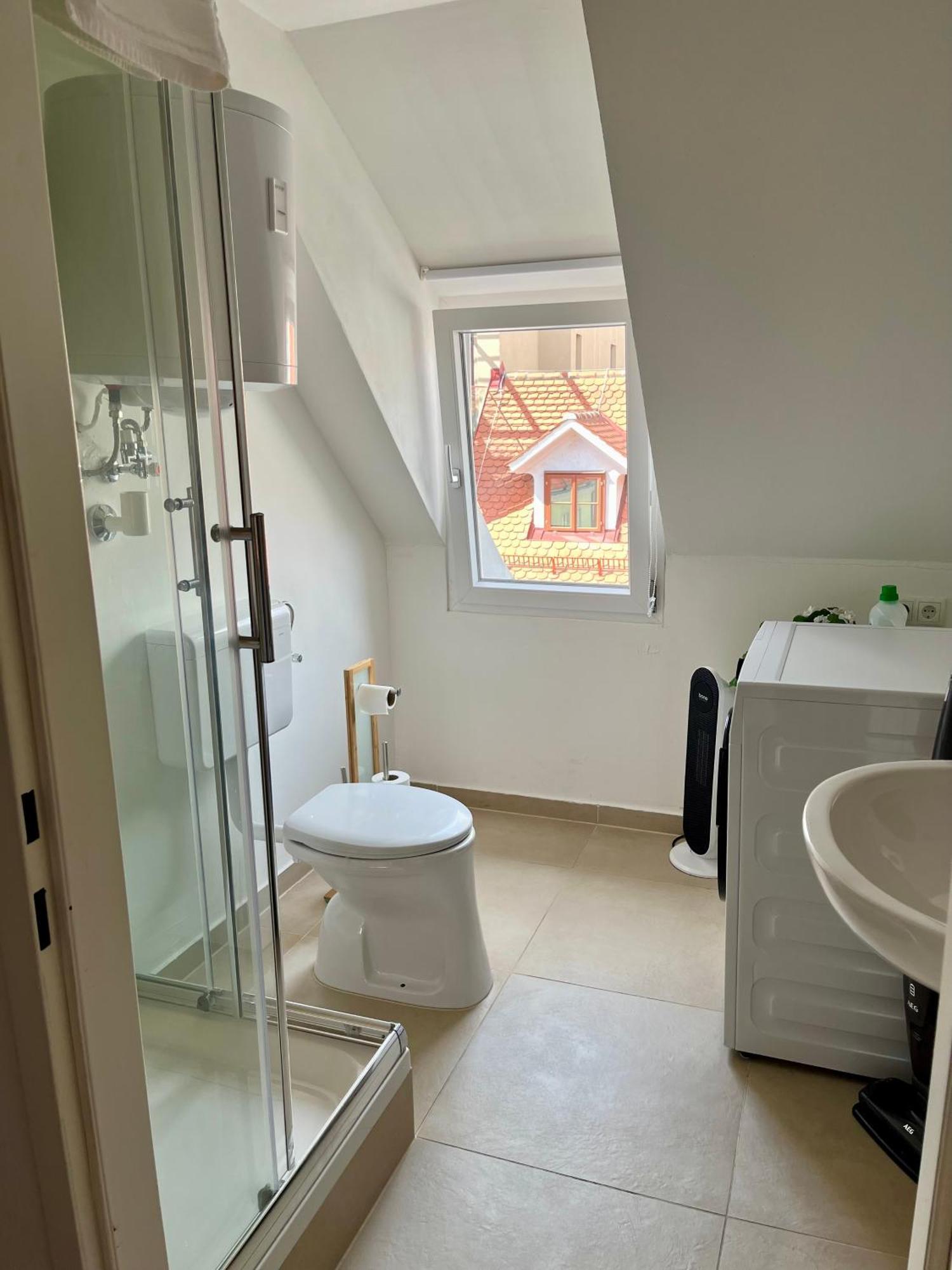 Flores City Center Studio - Easy Self-Check-In Graz Exterior photo